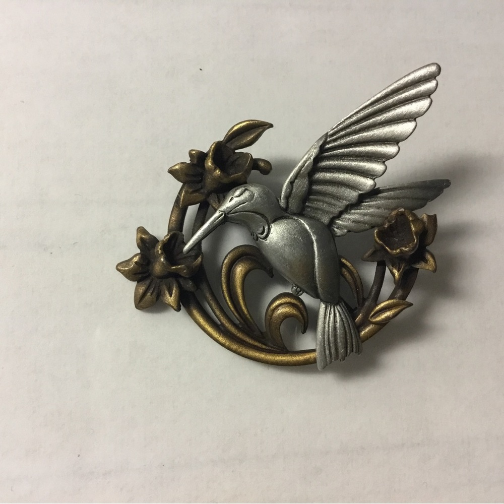 Hummingbird Brooch Pewter Antiqued Gold Tone Signed JJ Bird Pin. Pre owned.